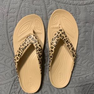 Leopard Crocs flip flop size 6 EUC